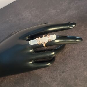 Elegant Clear Quartz Point and Copper Ring